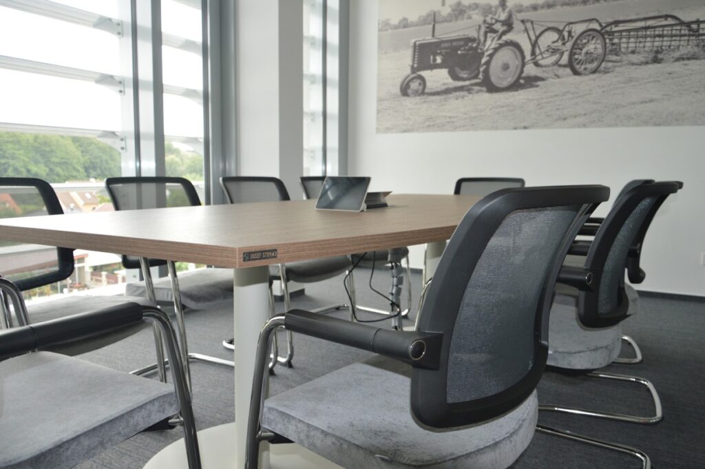 nabytek-kancelar-praha-7