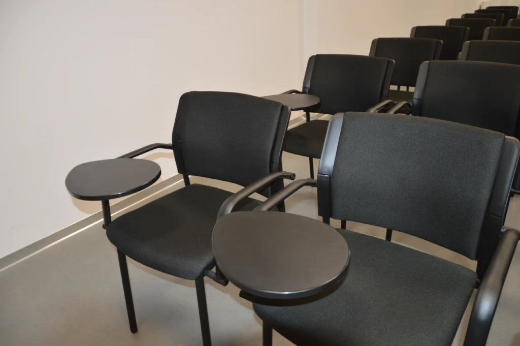 nabytek-skolici-mistnost-bednar-2