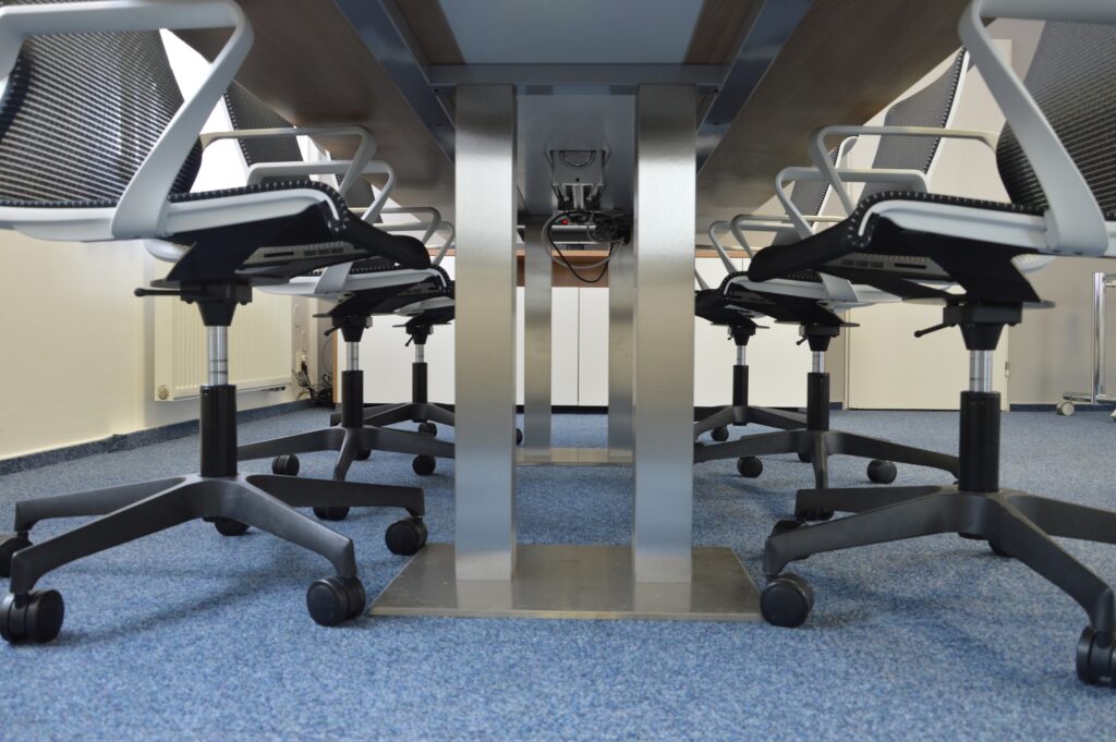 nabytek-strnad-zasedacka-11