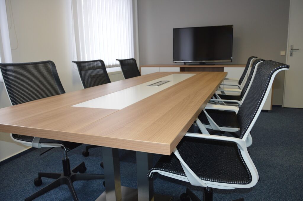 nabytek-strnad-zasedacka-2