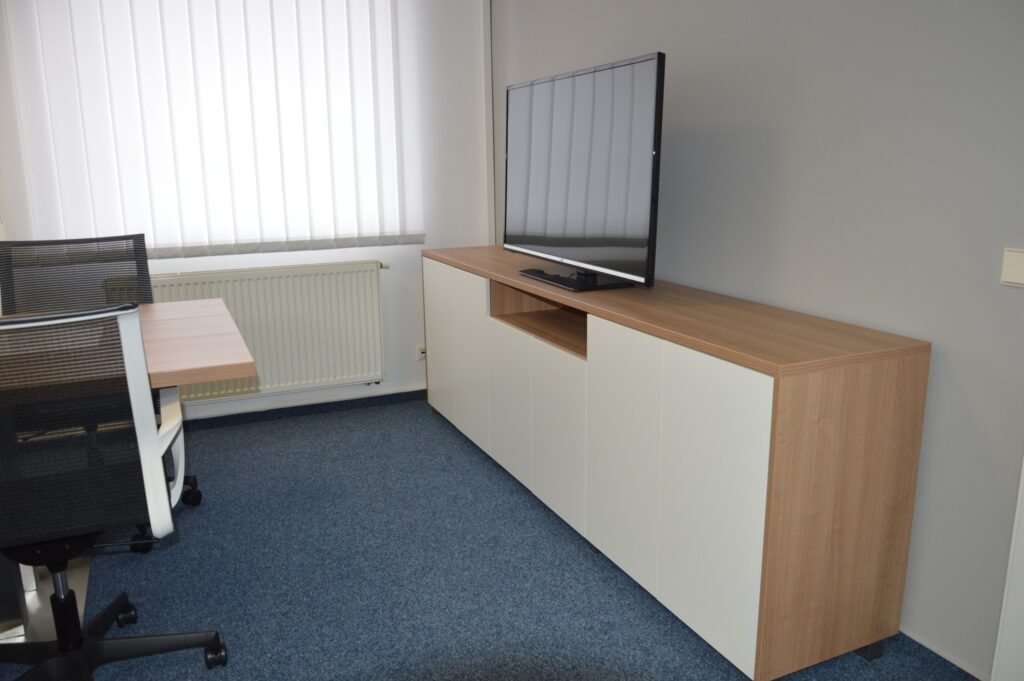 nabytek-strnad-zasedacka-9