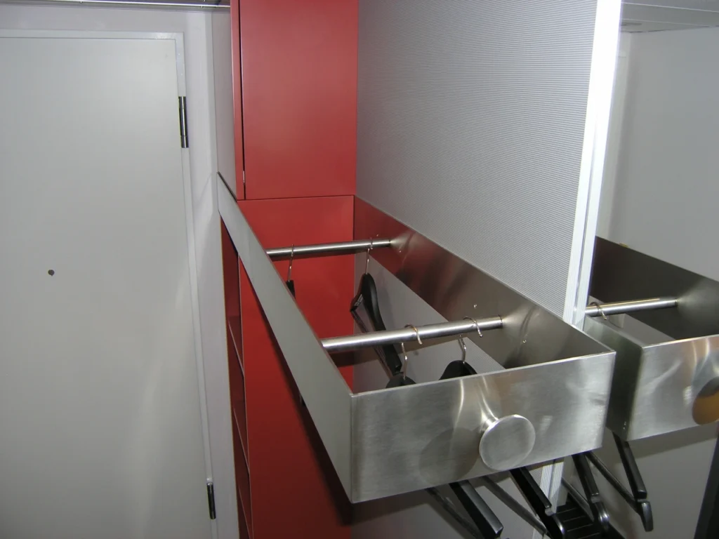 Nerezový věšák na ramínka