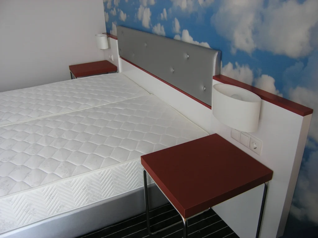 Podnož nočního stolku - ohýbaná trubk