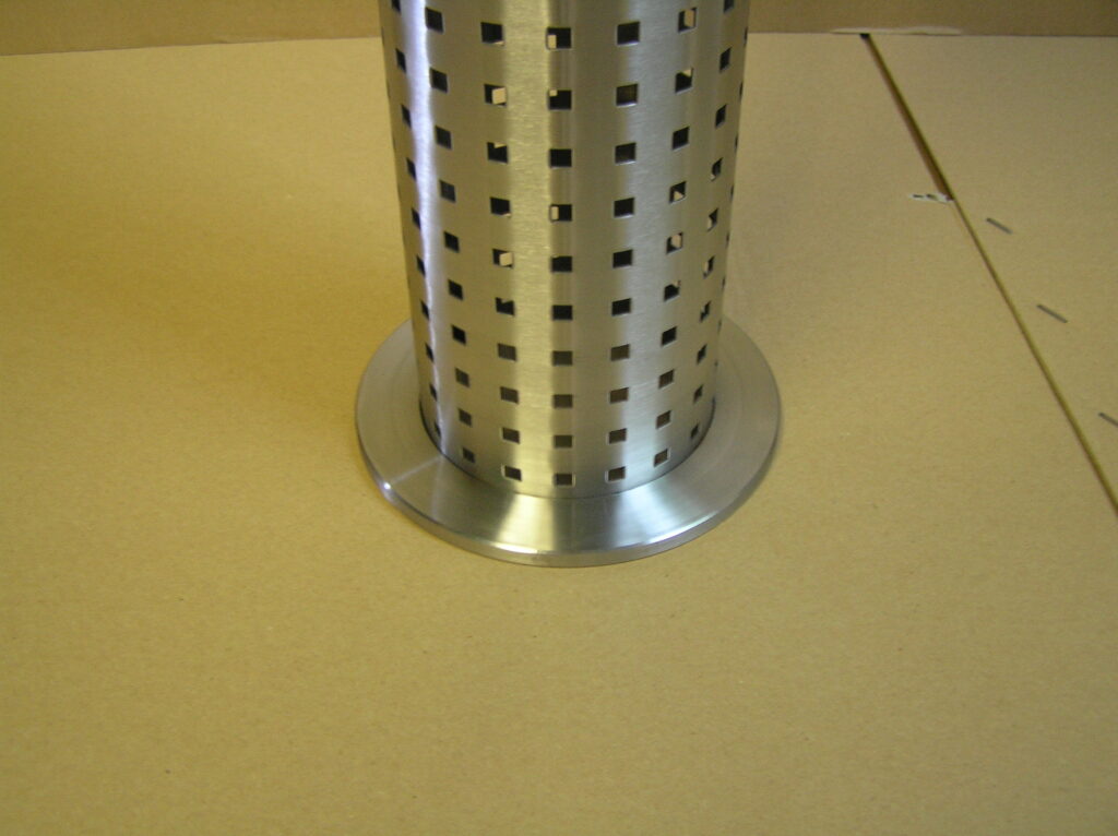 Detail atypické nerezové centrální nohy