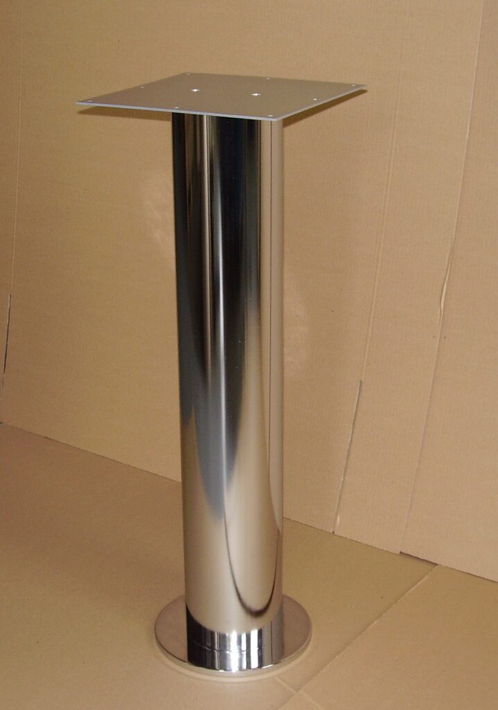 Atypická centrální chromová noha