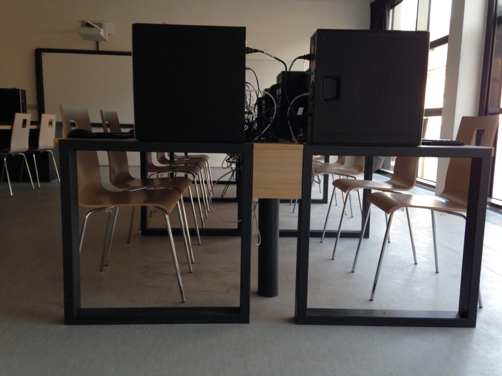 Uzavřená podnož profil 80x40 mm, kotvení do podlahy