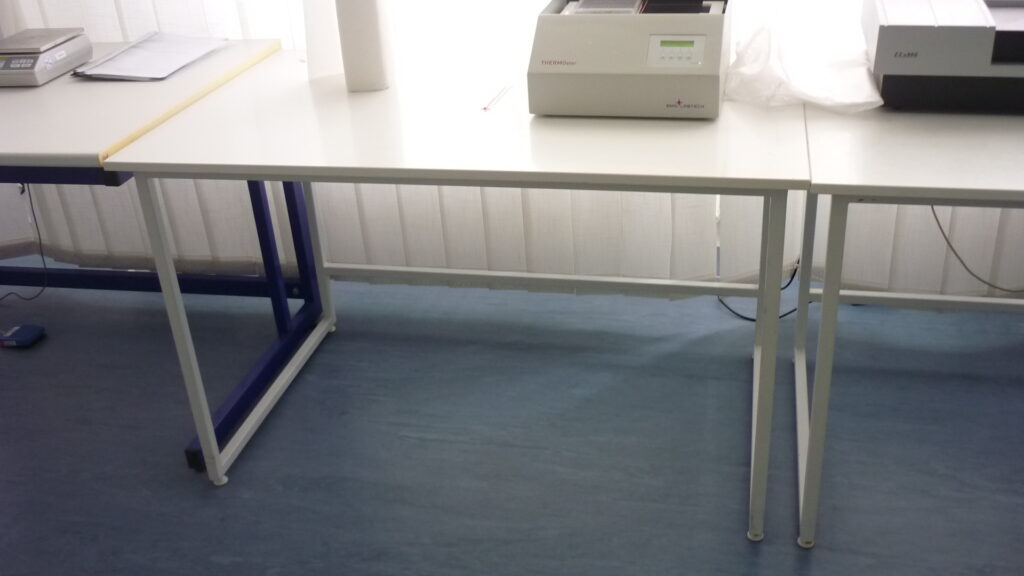 Laboratorní stoly