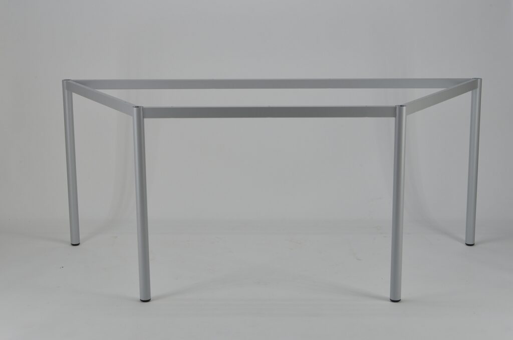 Celosvařovaný stůl