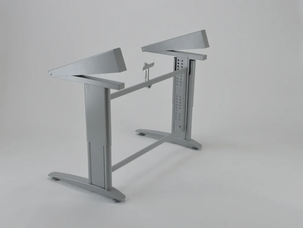 Výškově stavitelná podnož s možností naklápění stolové desky