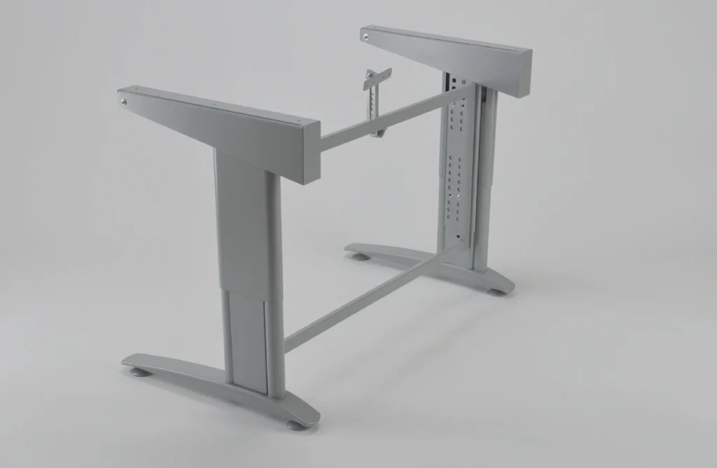 Výškově stavitelná podnož s možností naklápění stolové desky