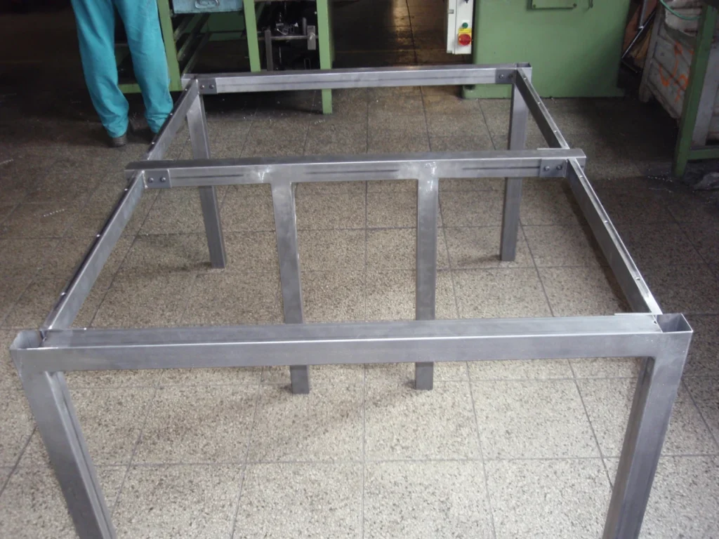 Konstrukce pod velký jednací stůl