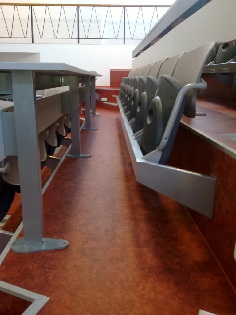 Konzole pro sklopné lavice