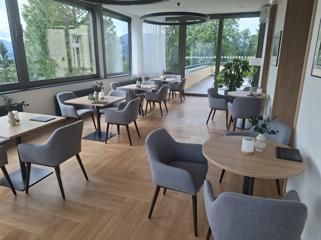Centrální nohy k jídelním stolům